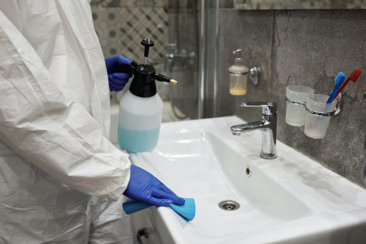 cleaning bathroom sink