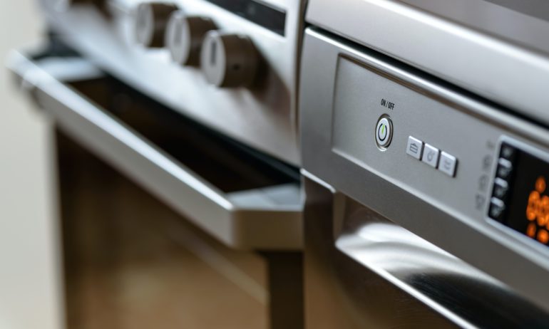 Cleaning Your Oven Effectively In 3 Easy Tips: Our Guide